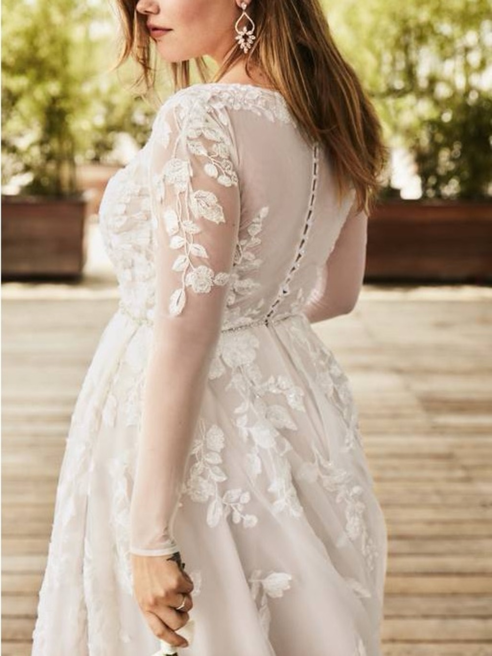 Long Sleeve Plunging Plus Size Wedding Dress
STYLE# AI26310073 David’s Bridal - Picture 7 of 7